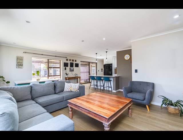 4 BEDROOM FREEHOLD FOR SALE IN PARKLANDS